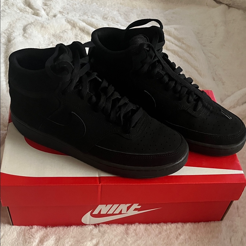 Nike Court Vision Mid Size 7 men’s shoe
